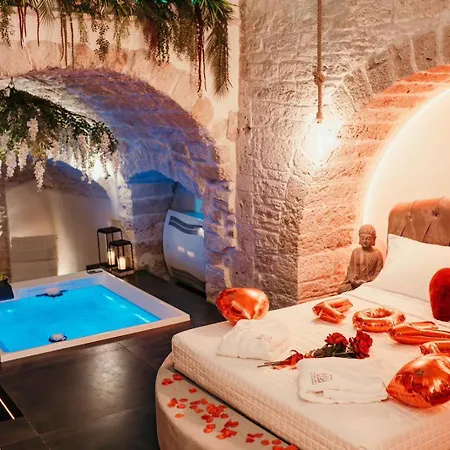 Love hotel Moira Bitonto