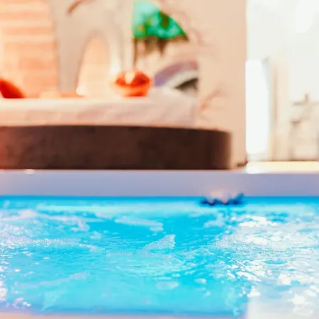 Love hotel Moira Bitonto