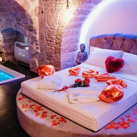 Moira Love hotel *