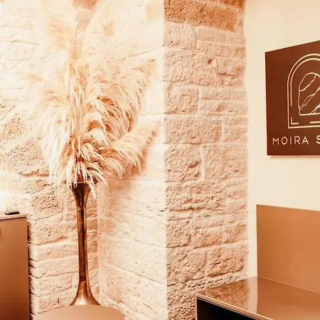 Love hotel Moira *