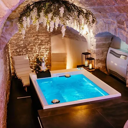 Love hotel Moira Bitonto