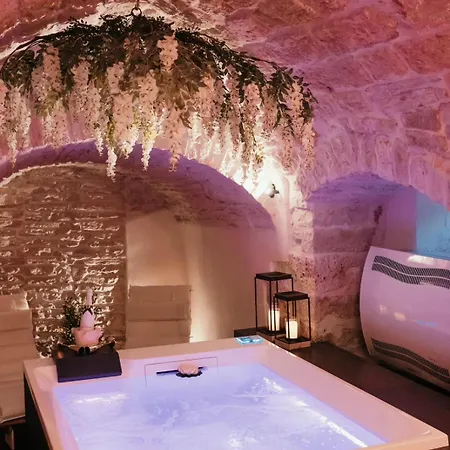 Moira Love hotel