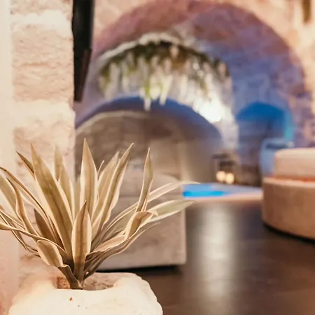 Moira Love hotel