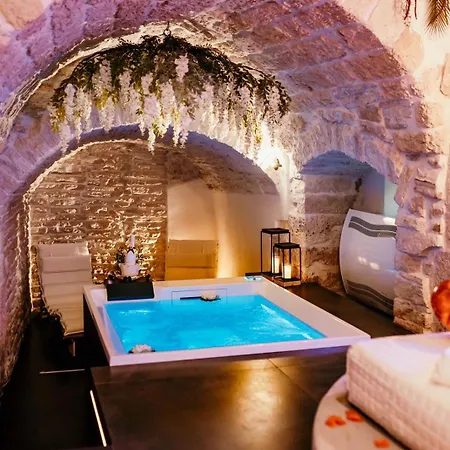 Moira Love hotel *